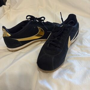 Nike sneaker size 10